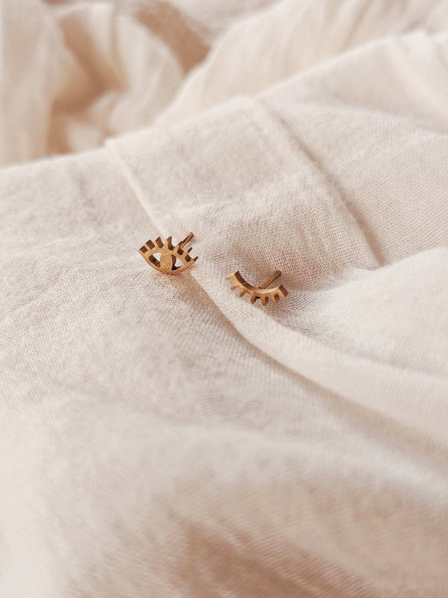 Mimi & August - Wink Wink stud earring