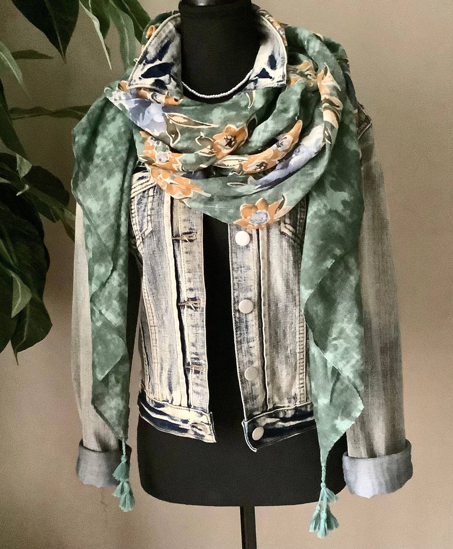 Beautifull Boundaries - Scarf womens lightweight - green garden
